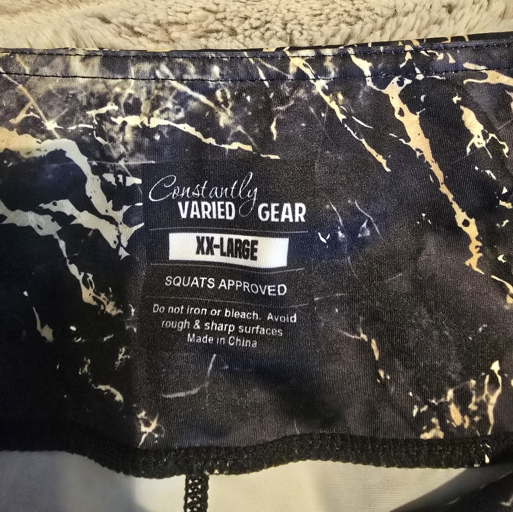 Black and Gold Marble Leggings - Picture 2 of 4